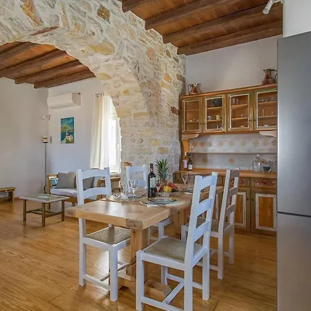 Villa Sail